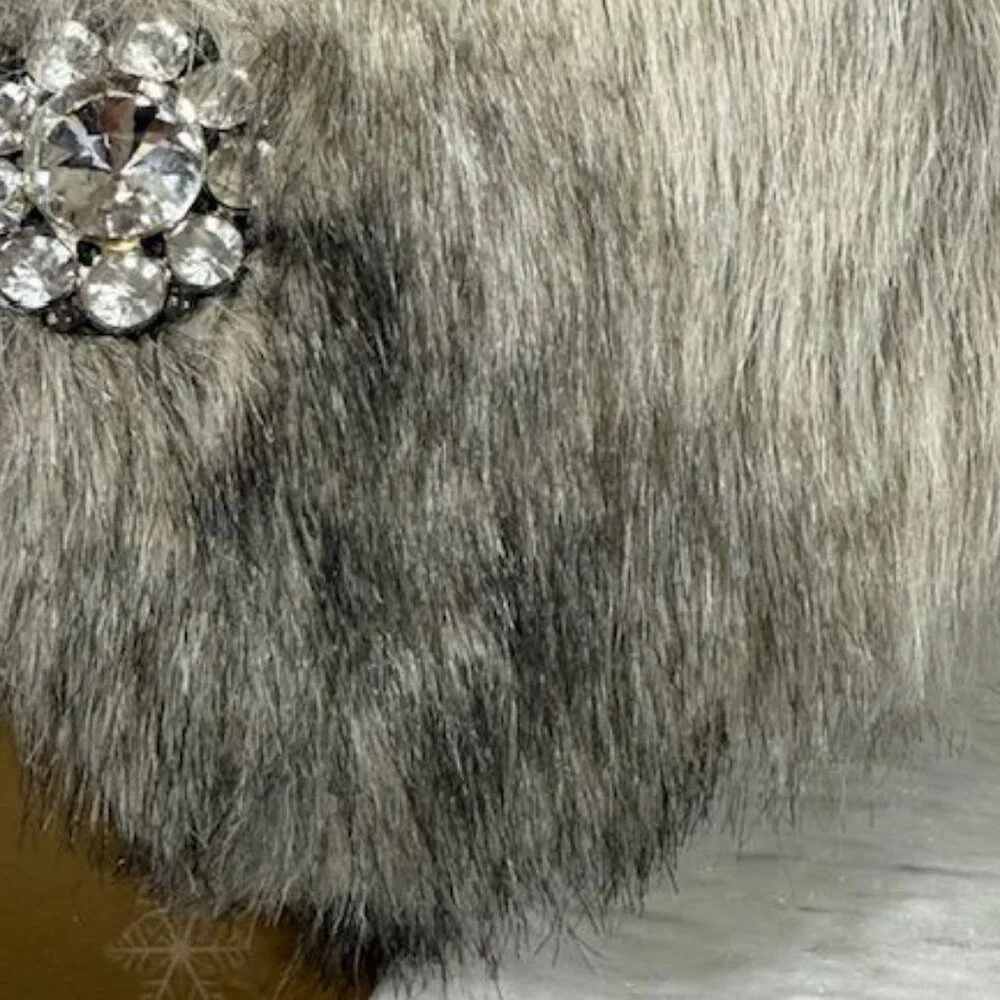 Pier 1 Imports Faux Fur Rhinestone Brooch Wine Bottle Collar Cape Vinodeco